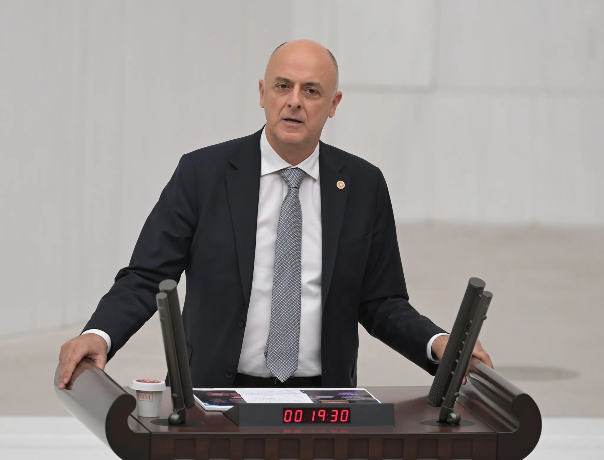 Bakan Göktaş fon iftirasına A Haber canlı yayınında meydan okudu: İspatlayın, istifa edeyim!