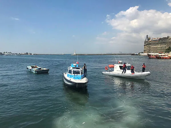 Kadıköy'de denize düşen kişi kayboldu - 1