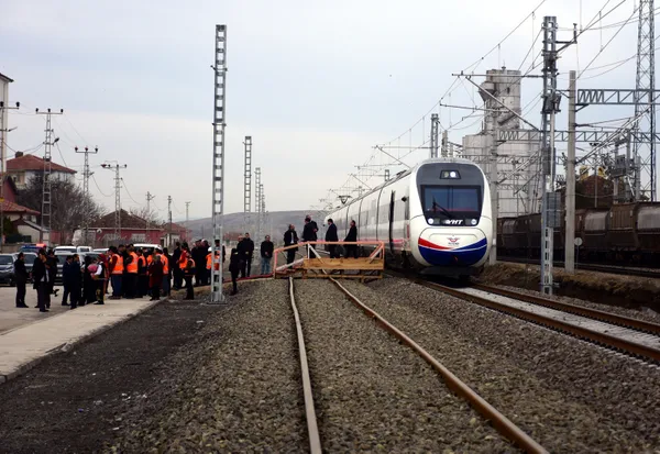 Bir ile daha hızlı tren geliyor - 1