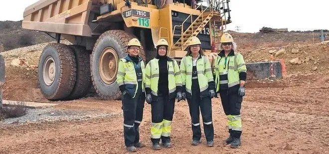 "Kadınlar yapamaz" algısını yerle bir ettiler! Altın madeninin çelik bilekli kadınları