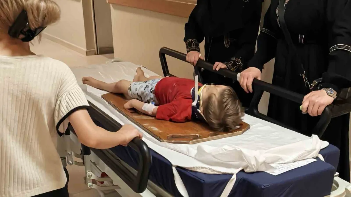3'üncü kattan düşen Elif, ağır yaralandı
