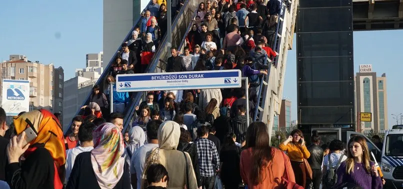 İstanbul'da vatandaşların metrobüs eziyeti bitmiyor!