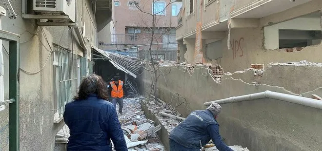 Son dakika: Küçükçekmece’de yıkımı yapılan bina çöktü! Çok sayıda ekip sevk edildi