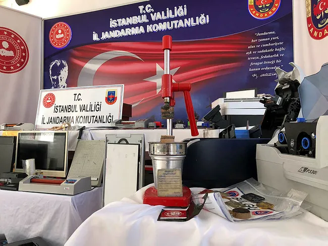 İstanbul'da sahte belge operasyonu! Portakal sıkacağından şaşkına çeviren düzenek - 4
