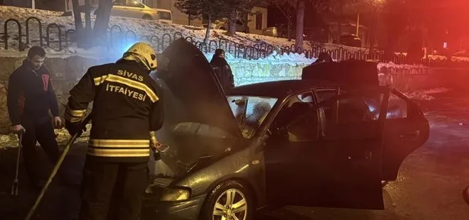 Sivas'ta seyir halindeki otomobil yandı