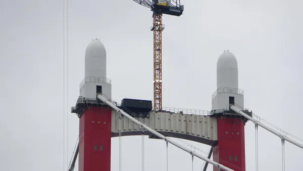 1915 Çanakkale Köprüsü’nün simgesi top figürleri yerleştirildi