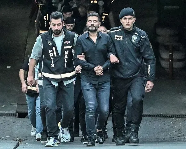 dilan-polat-tahliye-mi-olacak-cezaevinde-kendini-yaraladi-bassavciliktan-flas-karar-1714997737603.jpeg Dilan Polat tahliye mi olacak? Cezaevinde kendini yaralamıştı! Başsavcılıktan flaş karar! - 6