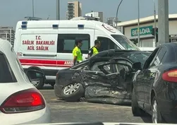 Mersin'de ambulans ve otomobil çarpıştı: Yaralı sağlıkçılar yardıma koştu