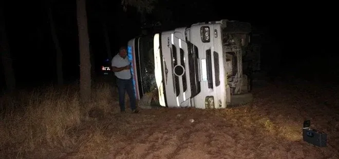 Bakır kablo yüklü tır devrildi: 1 yaralı