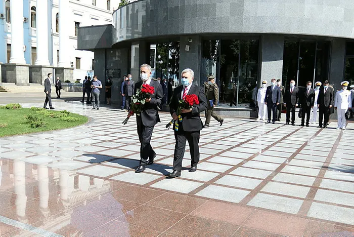 Son dakika: Bakan Akar Ukrayna’da askeri törenle karşılandı - 1