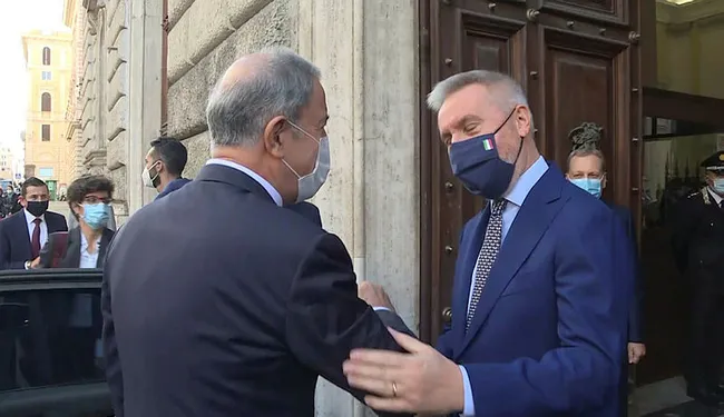 Bakanı Akar İtalya Savunma Bakanı Guerini ile görüştü