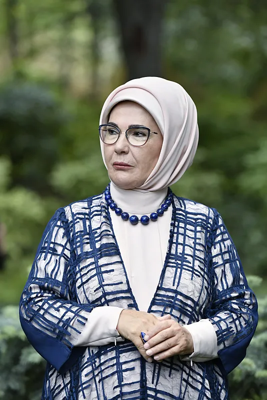 emine-erdogan-cocuklara-insanlik-onuruna-yakisir-bir-gelecek-borcluyuz-1726213548793.jpg
