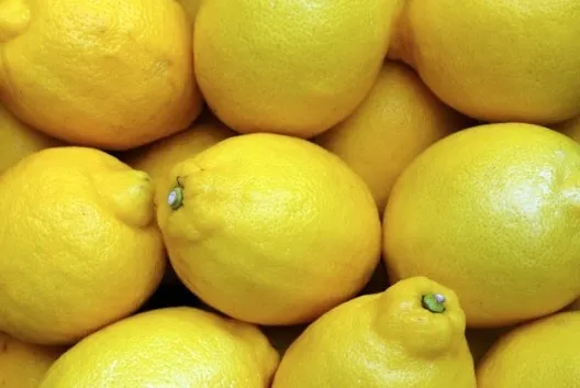 Boğaz ağrısı için limonu böyle tüketin! Anında iyileştiriyor...