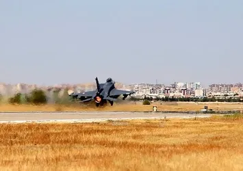 F-16 uçakları acil koduyla havalandı