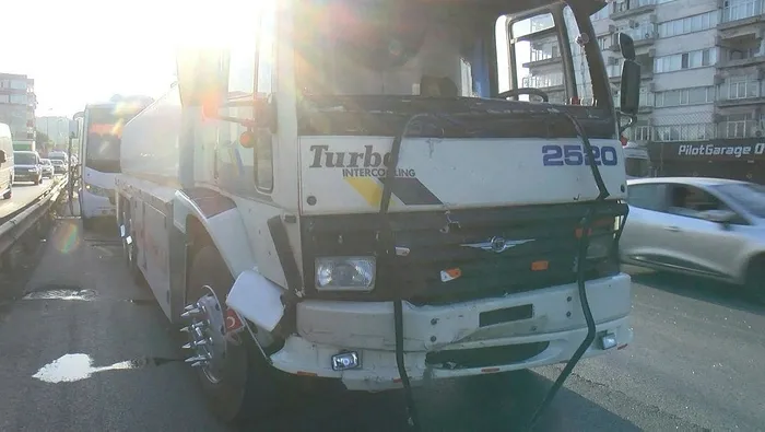 1720416427991.jpeg Yol tartışması zincirleme kazaya neden oldu! D-100'de trafik kilitlendi - 1