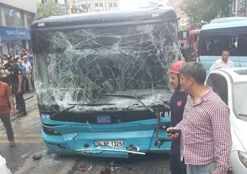 Ümraniye'de zincirleme kaza! Yaralılar var