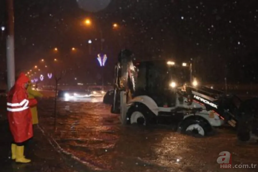 Şanlıurfa’da şiddetli sağanak sonrası sel! Korkunç görüntüler... Belediye Başkanı son durumu A Haber'de anlattı 3