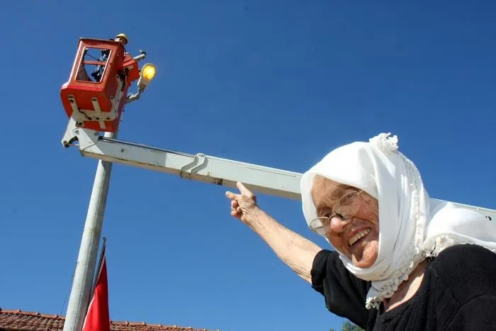 Berat Albayrak talimat verdi 50 yıl sonra evi aydınlandı - 2