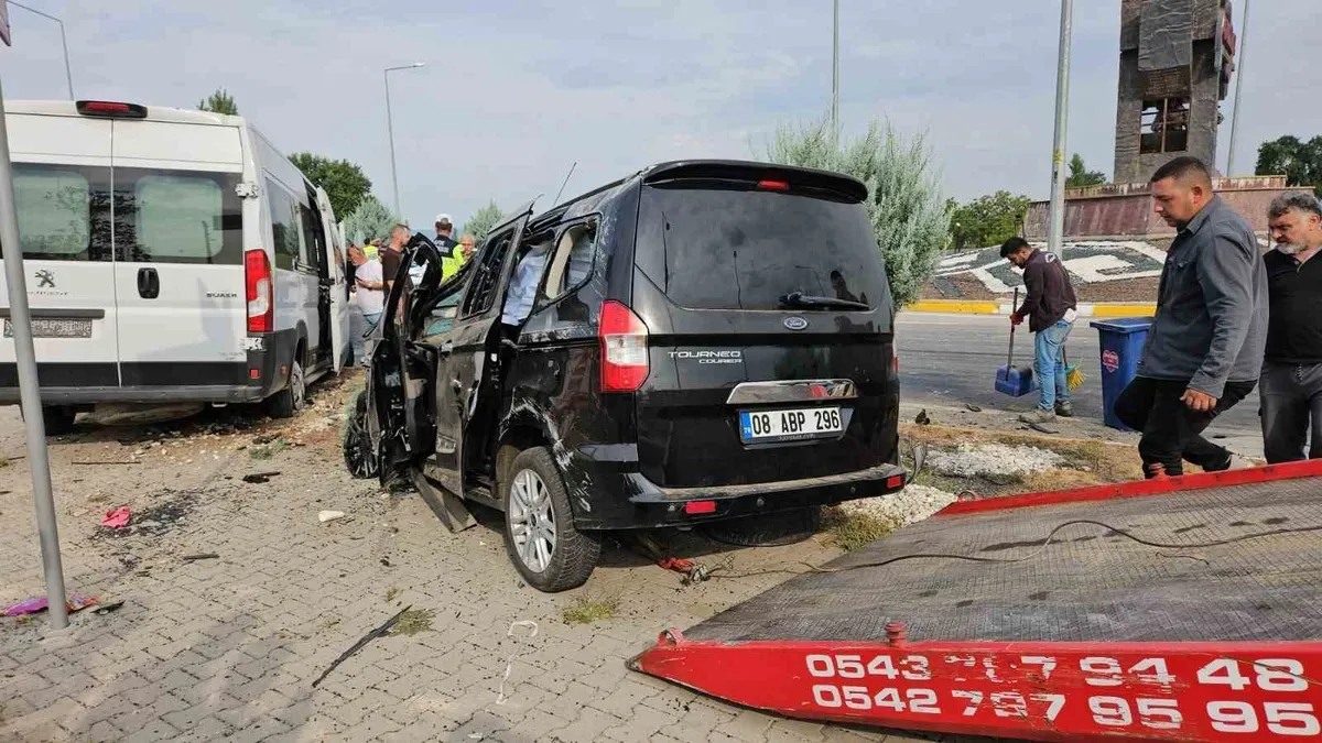 Sındırgı'da trafik kazası: 4 yaralı