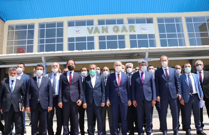 son-dakika-bakan-karaismailoglu-acikladi-van-bolgesinde-9-milyar-tl-civarinda-proje-yapildi-1597666785964.jpg Son dakika: Bakan Karaismailoğlu açıkladı: Van bölgesinde 9 milyar TL civarında proje yapıldı - 3