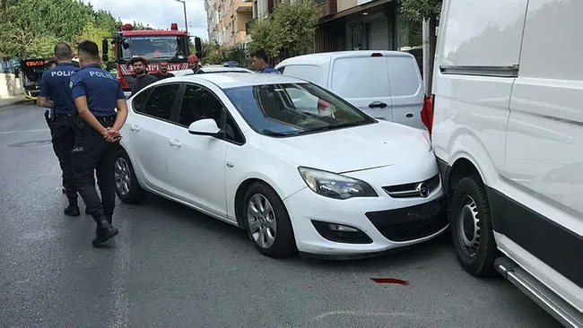 istanbulda-annesinin-olum-haberini-alan-sofor-kaza-yapti-1631258995201.jpg İstanbul’da annesinin ölüm haberini alan şoför kaza yaptı - 3