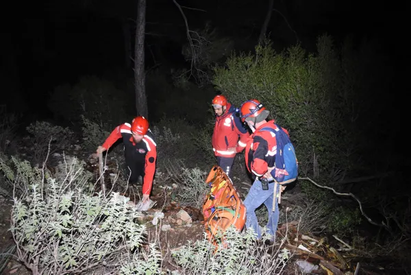 kayaliklardan-dusen-unlu-is-insani-8-saatte-kurtarildi-1609902317022.jpg Kayalıklardan düşen ünlü iş insanı Ahmet Azmi Zırh 8 saatte kurtarıldı - 1