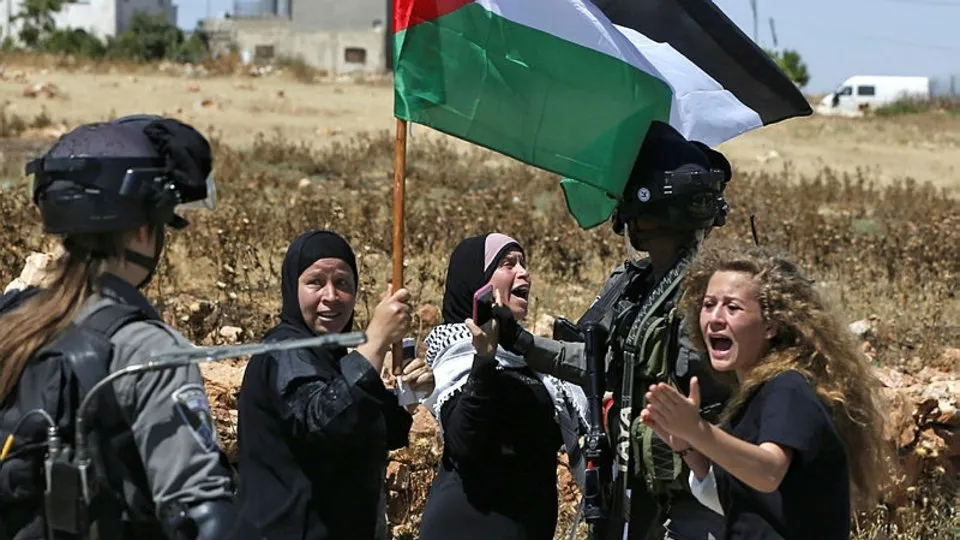 İşgalci İsrail askerleri Tamimi ailesinin evini bastı!