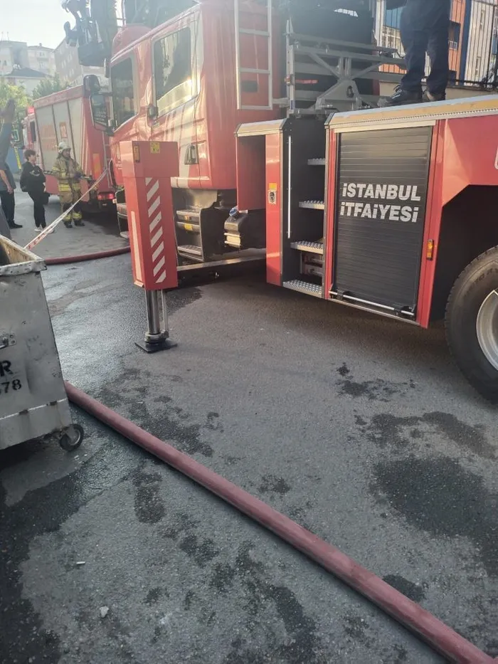 1717049158132.jpeg İstanbul Kartal'da sabah saatlerinde yangın paniği! 1 kişi hayatını kaybetti, 3 kişi dumandan etkilendi - 3