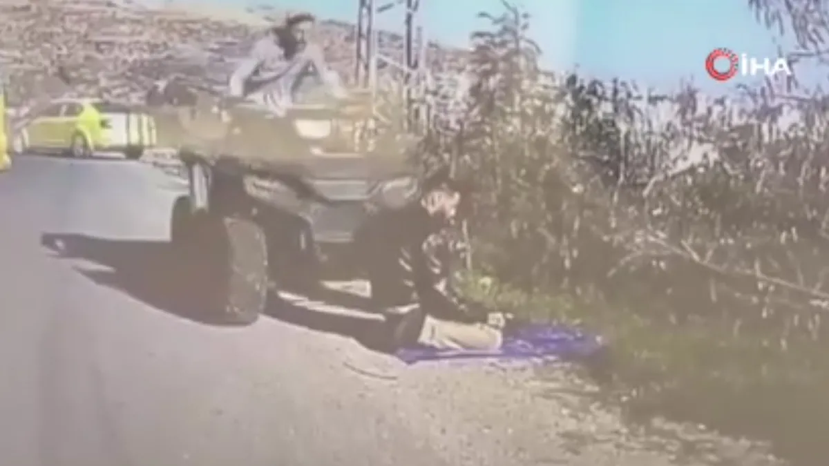 Siyonist zulüm! Batı Şeria'da namaz kılan Filistinlinin üzerine ATV sürdü