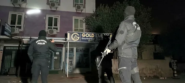 Kolluk görevlileri deprem bölgelerinde teyakkuz halinde - 1