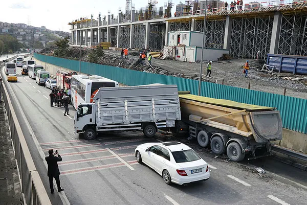 İstanbul'da zincirleme trafik kazası - 2