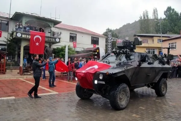 Operasyondan dönen Mehmetçiğe çoşkulu karşılama