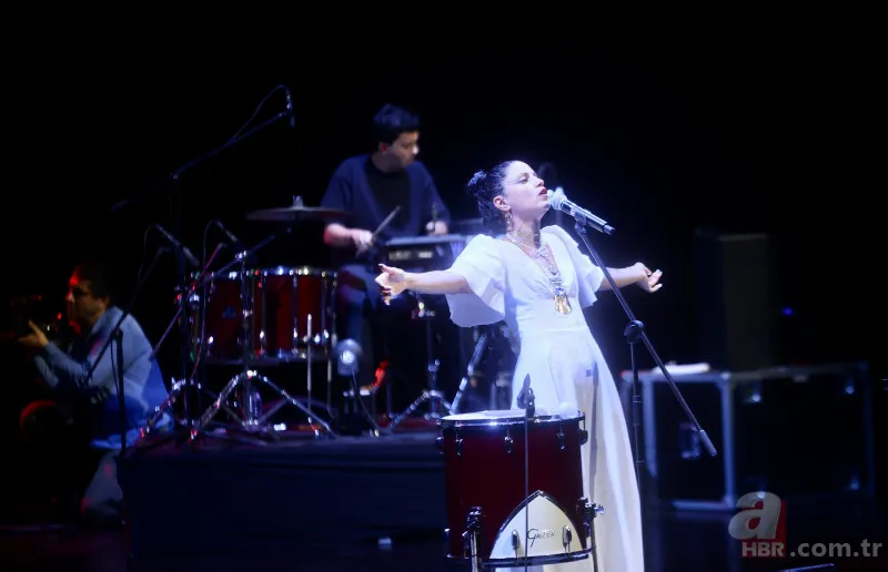 Tunuslu sanatçı Emel Mathlouthi İstanbul konserini Filistinlilere adadı: Onurlu ve özgür şekilde yaşama haklarını tüm dünyaya anlatmalıyız 7
