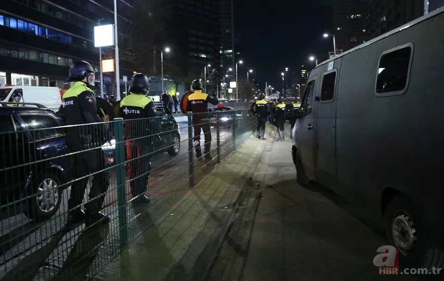 Hollanda'da Türk vatandaşlarına polis köpekleriyle müdahale 13