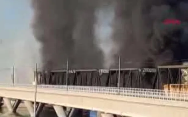 ABD’de raydan çıkan yük treni alev aldı