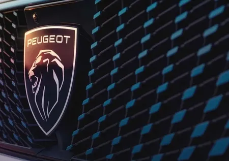 Benzinli araçların yakıt tüketimini yakaladı! 2024 Peugeot e-3008 tek şarj ile 700 KM menzil sunuyor! İşte detaylar…