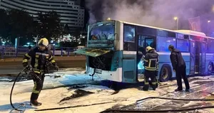 Özel Halk Otobüsü yangınına polisten müdahale