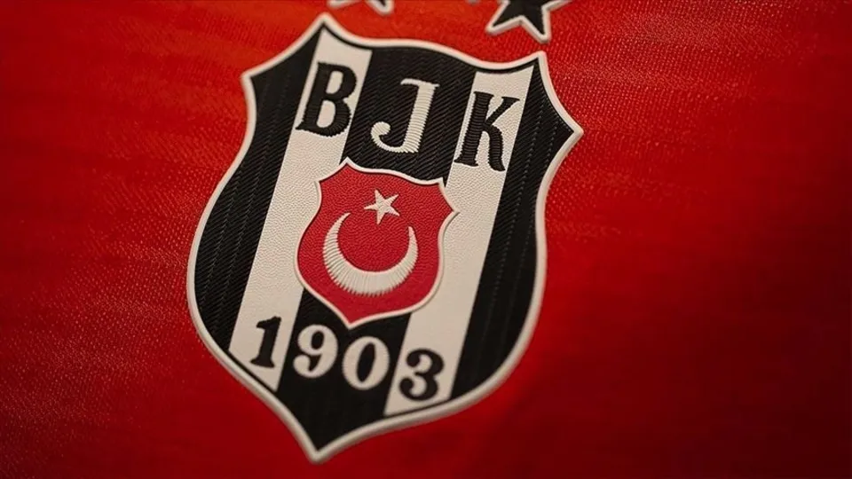 Beşiktaş’ın 2021-2022 sezon formaları tanıtıldı | Ahmet Nur Çebi’den şampiyonluk mesajı