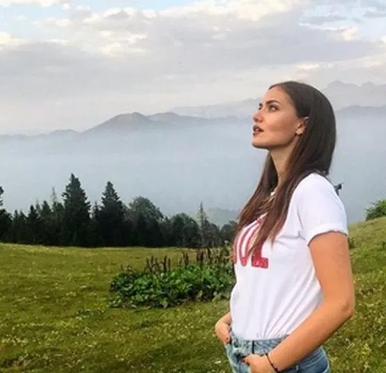 Fahriye Evcen Kilolu Cikinca Bakin Ne Yapti