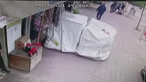 1641806192161.jpg Adana'da dehşete düşüren olay! Dövüp bıçaklayan kocaya linç! - 2