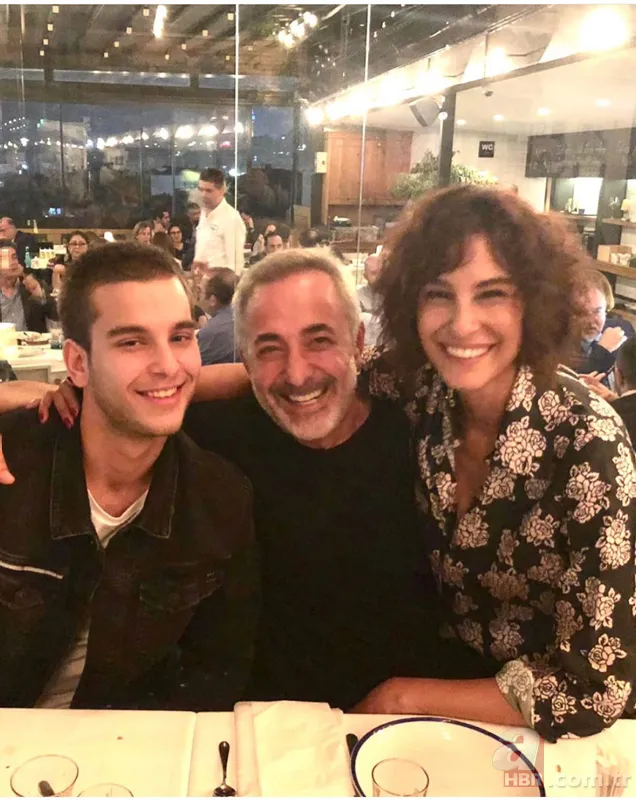 Arzum Onan ve Mehmet Aslantuğ’un oğlu Can Aslantuğ’dan aşk pozu! Gören şaştı kaldı! Hık demiş Arzum Onan’ın burnundan düşmüş! 7