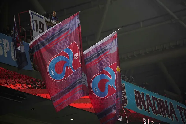 spor-toto-super-ligin-ilk-yarisinda-lider-trabzonspor-en-yakin-rakibine-10-puan-fark-atti-1640458778081.jpg Spor Toto Süper Lig'in ilk yarısında lider Trabzonspor! En yakın rakibine 10 puan fark attı - 1