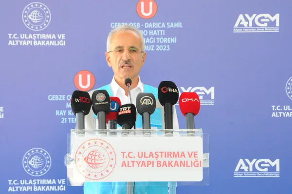 Avrupa ve Asya arasındaki geçiş koridoru! Gebze OSB-Darıca Metro Hattı’nda ilk kaynak Bakan Uraloğlu’ndan