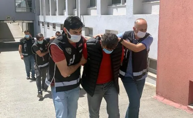 adanada-silah-uretip-satan-ceteye-operasyon-sebeke-lideri-ogretmen-cikti-1620380141660.jpg Adana’da silah üretip satan çeteye operasyon! Şebeke lideri öğretmen çıktı! - 3