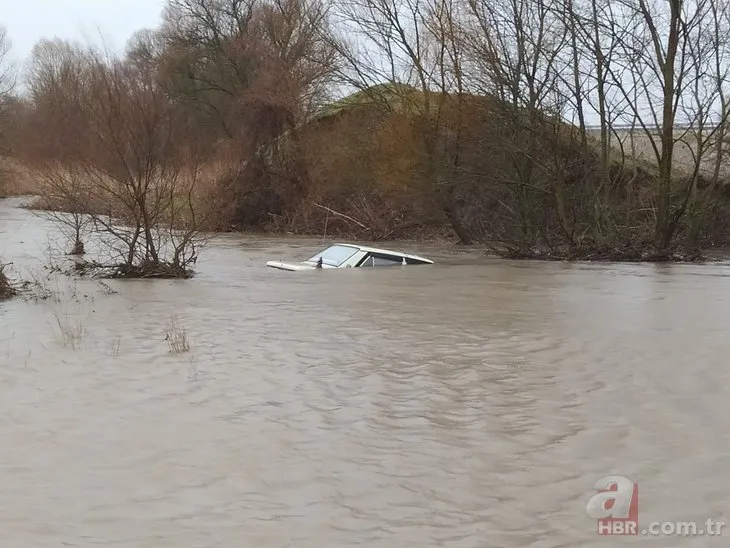 Tekirdağ’da sağanak yağışın ardından dereler doldu taştı! Otomobil sular arasında kayboldu