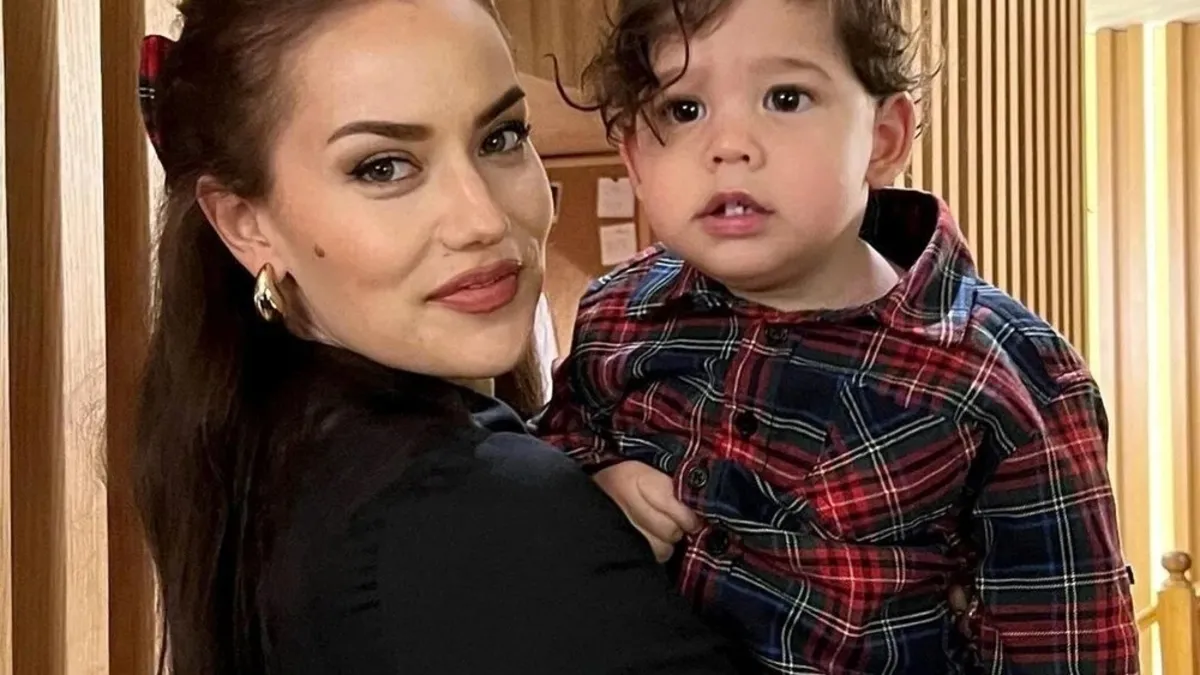 Burak Özçivit ile Fahriye Evcen hastaneye koştu! Minik oğulları Kerem...