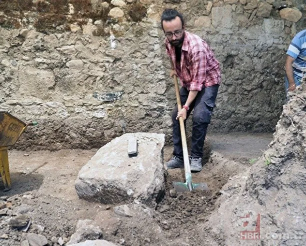 Balıkesir’de villa kazısında ortaya çıktı! Terasların altında gömülü halde bulundu