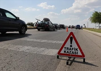 Mamak’ta taksi ile kamyonet çarpıştı! O anlar kameraya böyle yansıdı