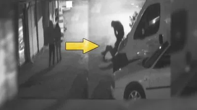 Sokak ortasında dehşet anı kamerada!