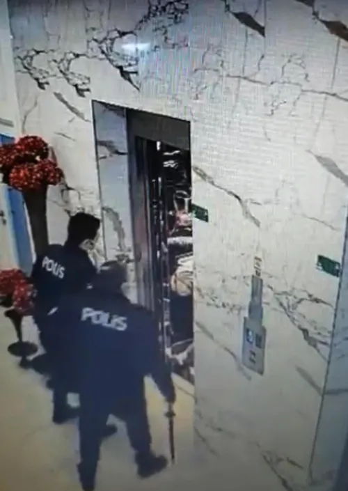 Rambo bıçağıyla önce arkadaşını sonra kendini bıçakladı: 2 ölü - 2